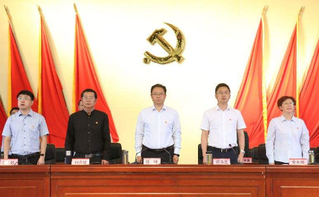 在庆祝中国共产党成立 98 周年暨全区“七一”表彰大会上的讲话两篇
